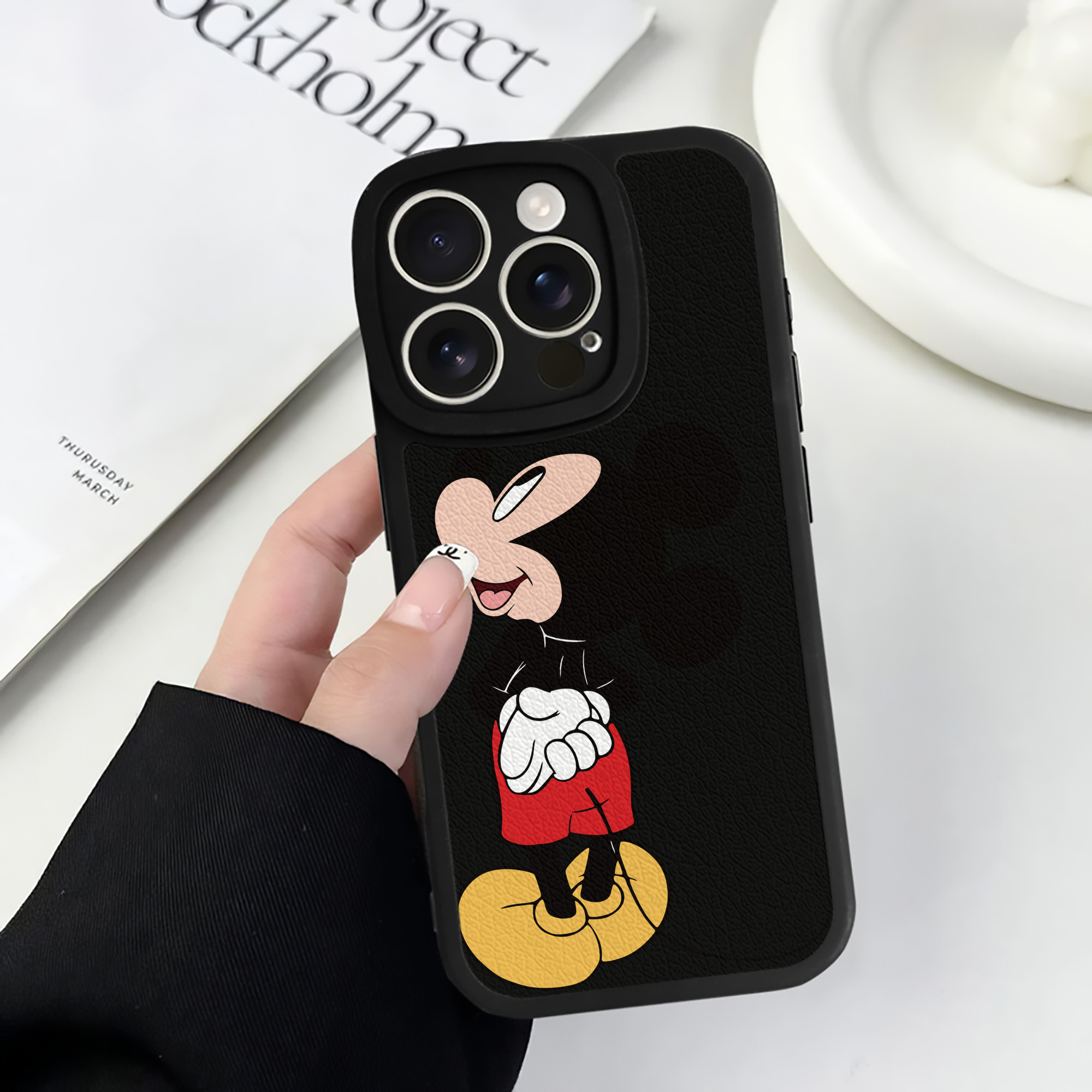 （画像用） ミッキーマウス Mickey Mouse 【iPhone 16シリーズ対応】シリコンスマホケース（レザー調） 材質：シリコン